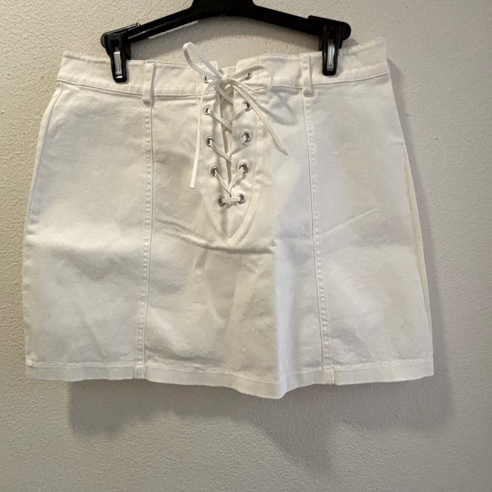 Forever 21 white mini NWOT